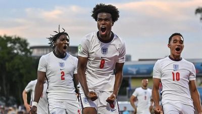 Карни Чуквуэмека Сборная Англии U19