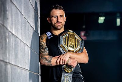 Александр Волкановски